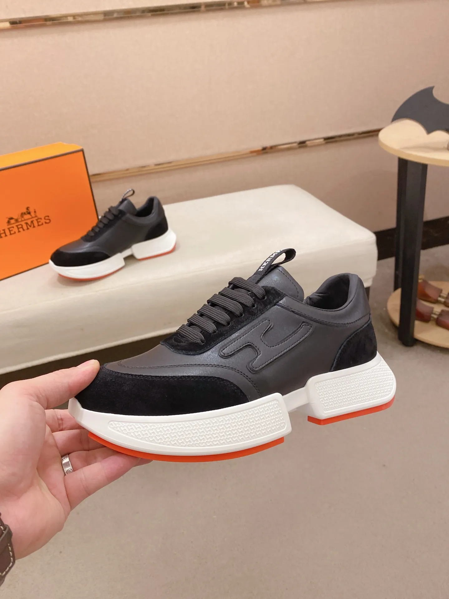 Men's clothing and shoes💰: 480💰《HERMES》【Classic original order·Version】Hermès; top 🔝purchasing agent🔍🔍men's latest 🇺🇸 counter sales simultaneously, imported from Italy original ▲▲cowhide ▲▲ (high-end, nobility, class) ) Exquisite workmanship (Italian 🇮🇹 imported water-dyed 🐂 cowhide lining) sole: original sole provided by the original factory, ⚠️exclusive double-layer activity·TPR·rubber·combined molded outsole; super comfortable·wear-resistant·non-slip·environmental protection The real thing is more beautiful if you take the real thing (high quality, follow the order). You can enter and exit the counter at will * Number of yards: 38-44 (45 can be customized and cannot be returned or exchanged)